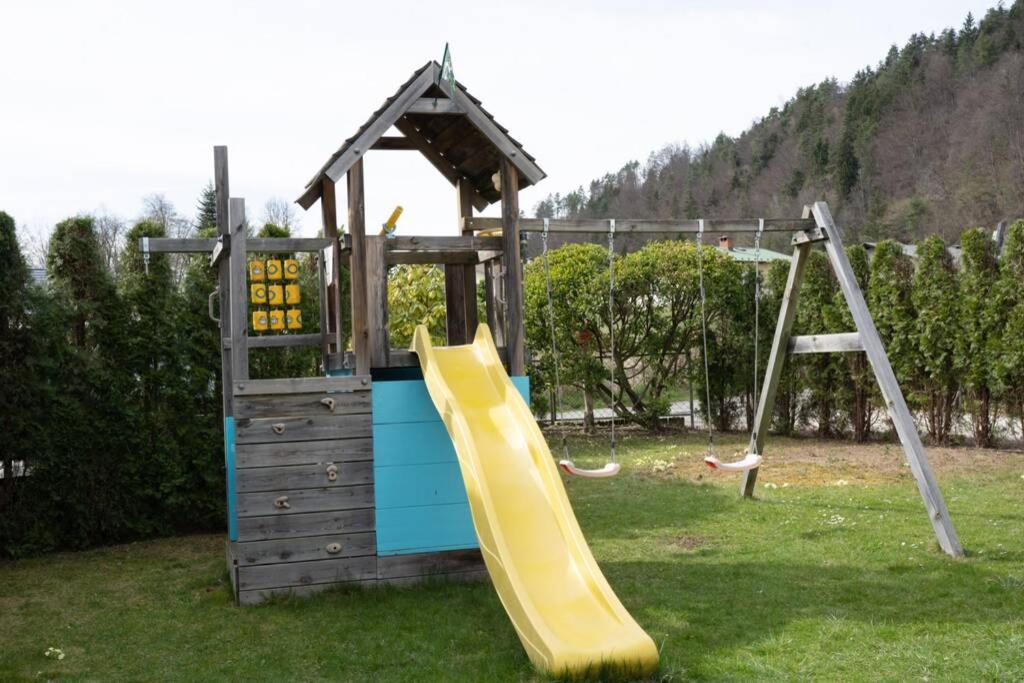 Schoenes Ferienhaus Mit Garten Portschach am Woerthersee Luaran gambar
