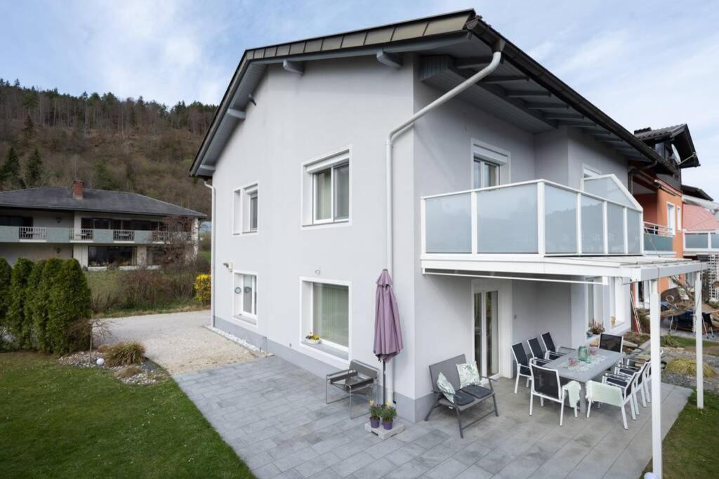 Schoenes Ferienhaus Mit Garten Portschach am Woerthersee Luaran gambar